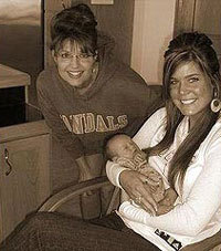 С дочерью Бристоль и сыном-внуком Тригом