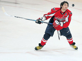 Александр может укротить шайбу даже взглядом