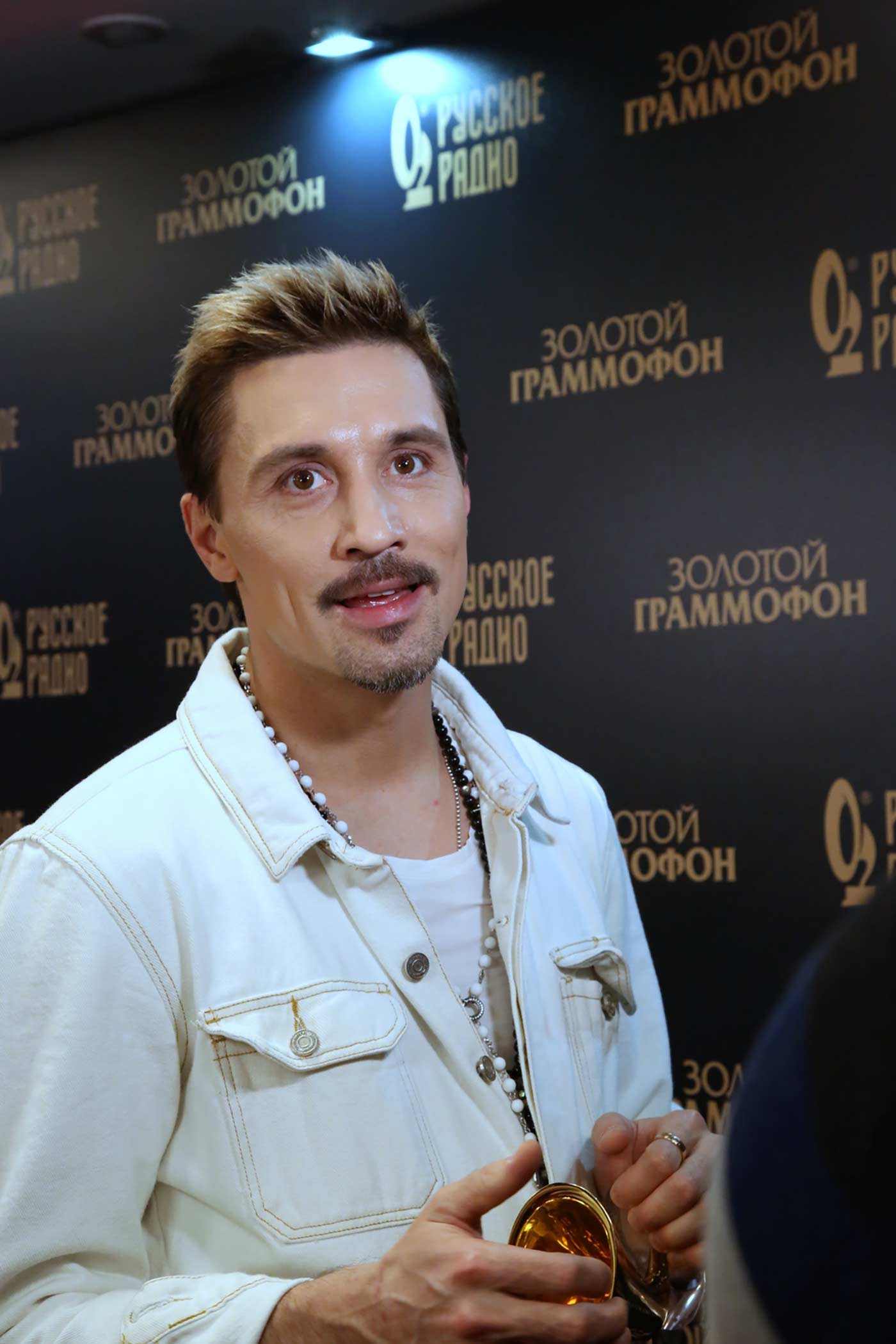 Дима билан золотой граммофон. Золотой граммофон 2019 дима билан. Билан золотой граммофон. Олеся судзиловская золотой граммофон. Золотой граммофон 2021 вручали диме билану.